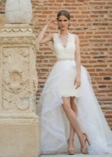 Short avec une robe de mariée