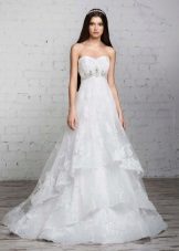 robe de mariée par Romanova a-silhouette avec une jupe à plusieurs couches