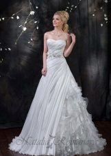 Robe de mariée de la collection EUROPE COLLECTION avec draperie