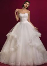 Robe de mariée de la collection Aristocrat à la manière d'une princesse