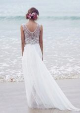 Robe de mariée avec décolleté et train empire