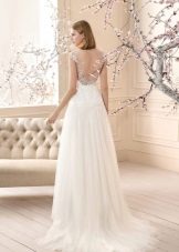 Robe de mariée avec un décolleté et un train a-silhouette
