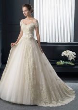 Magnifique robe de mariée aux épaules abaissées