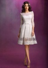 Robe de mariée courte et moelleuse avec manches