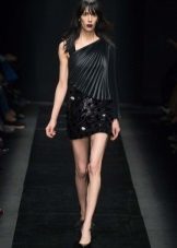 Robe courte asymétrique pour le Nouvel An