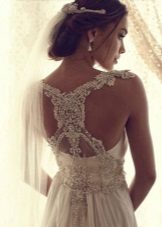 Robe de mariée avec strass par Anna Campbell