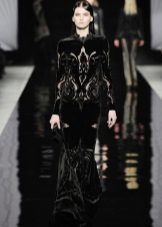 Robe en velours noir à manches longues jusqu'au sol