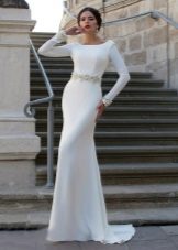 Robe de mariée droite blanche avec manches
