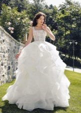 Magnifique robe de mariée dans un étage
