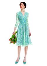 Robe turquoise à fleurs bleues