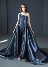 Robe du soir moelleuse avec un train