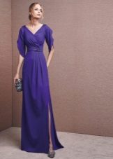 Robe de soirée violette fendue
