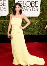 Robe de soirée ouverte avec train