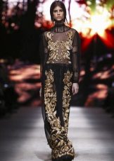 Robe de soirée dans un sol avec un ornement