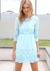 Robe bleue avec perforation