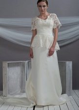 Robe de mariée par Morbar avec de la dentelle