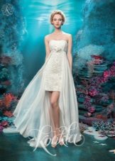 Robe de mariée avec un train amovible