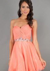 Accessoires argentés pour robe corail
