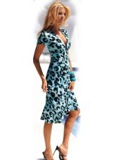 Robe bleue avec imprimé léopard