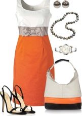 Robe orange avec du blanc