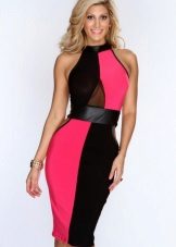 Robe fuchsia en combinaison avec du noir