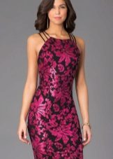 Robe fuchsia en combinaison avec du noir