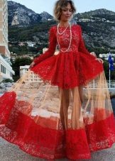 Style inhabituel de la robe pourpre