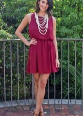 Bijoux et accessoires pour la robe pourpre