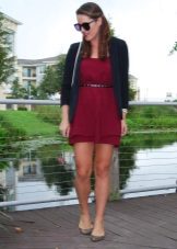 Robe bourgogne avec veste noire
