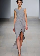 Robe tricotée avec des tresses fendues