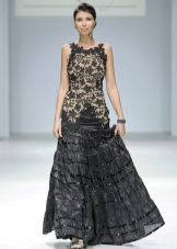 Robe noire moelleuse avec corsage en tricot
