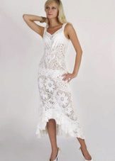 Robe tricotée au crochet devant courte dos long