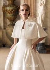 Cape à la robe de mariée de Tatiana Kaplun