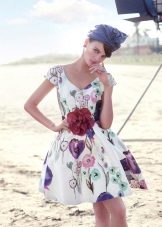 Robe blanche avec imprimé floral