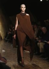 Belle robe marron foncé