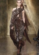 Chaussures sous une robe marron