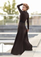 Robe marron à manches
