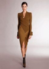 Belle robe marron à manches