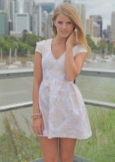 Robe de couleur lactée pour blonde
