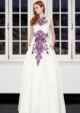 Robe blanche à imprimé violet