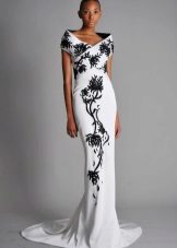 Robe blanche à motif noir