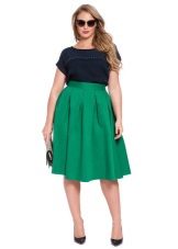 Robe noire et verte avec une taille haute pour une totale