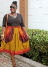 Habillez-vous pour le plein avec une taille haute - différentes couleurs en haut et en bas