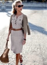Robe Safari avec cardigan, sac en cuir et ceinture