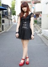 Robe hard rock avec corset en cuir