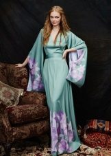 Robe menthe à fleurs violettes