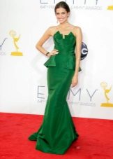 Robe longue verte avec un décolleté