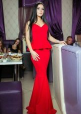 Belle robe rouge avec basky
