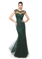 Robe verte au sol