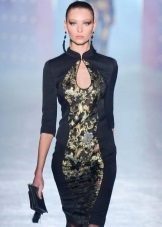 Robe noire avec un ornement de style oriental